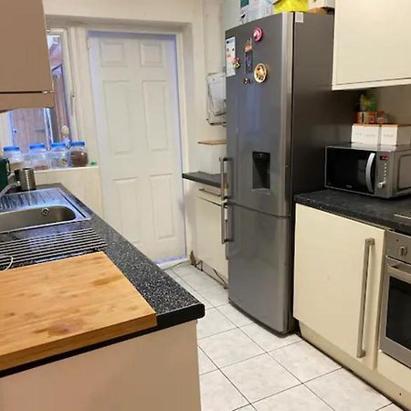 Specious Room In Northolt Northolt  Ngoại thất bức ảnh