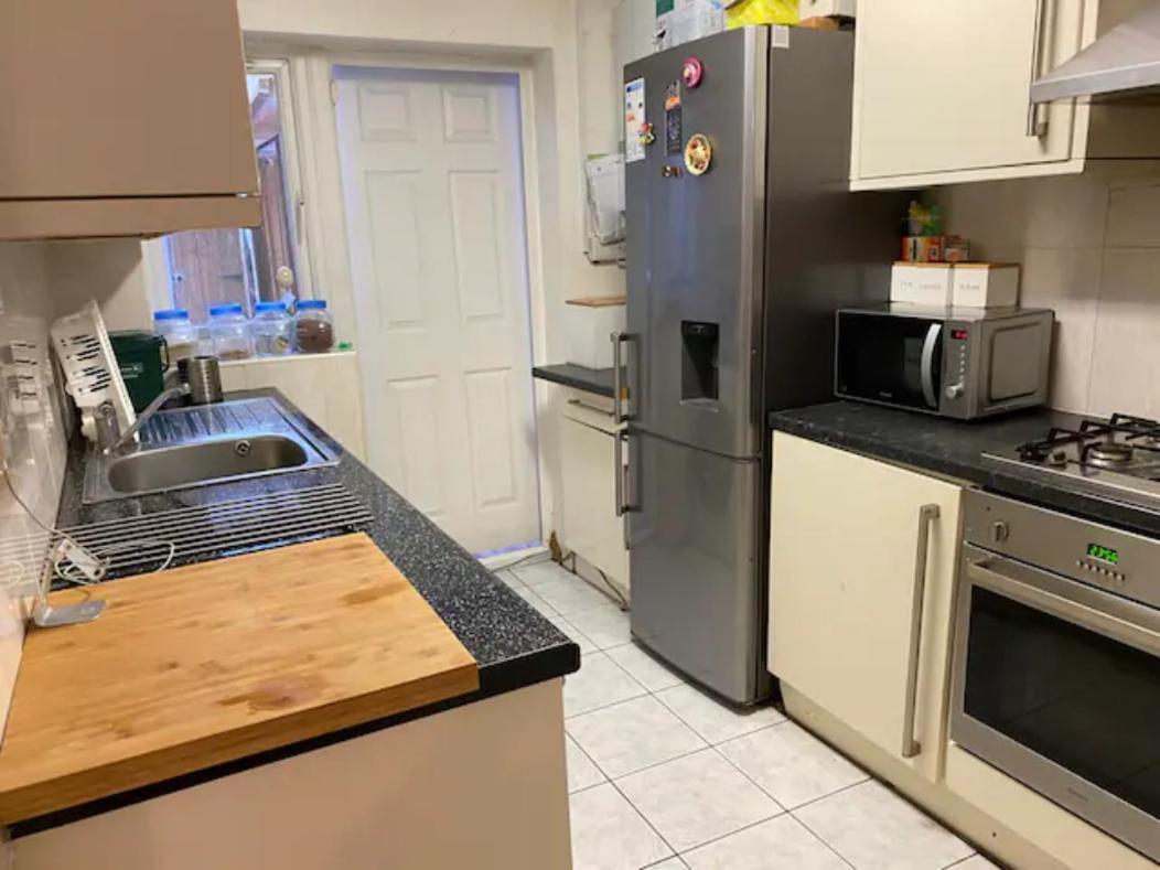 Specious Room In Northolt Northolt  Ngoại thất bức ảnh