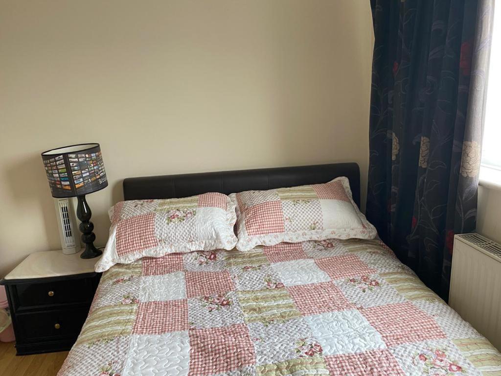 Specious Room In Northolt Northolt  Ngoại thất bức ảnh